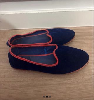 Merceditas azul con ribete rosa