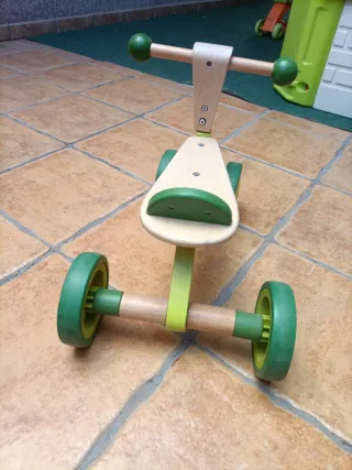 Cuatriciclo Hape de madera