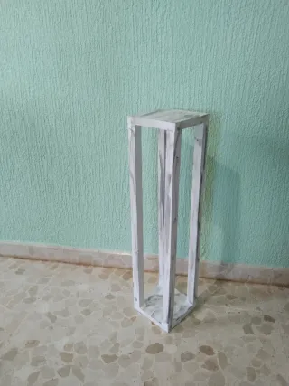 Lote repisa escalonada y 2 pies decorativos