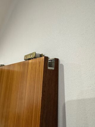 Puerta corredera madera con guía Klein