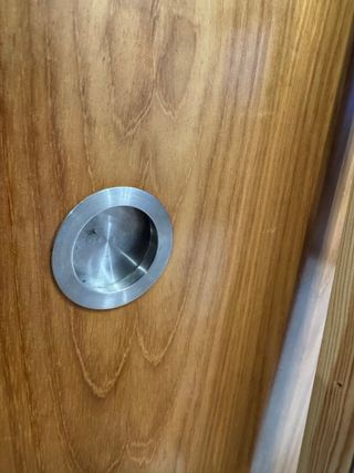 Puerta corredera madera con guía Klein