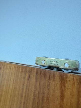 Puerta corredera madera con guía Klein