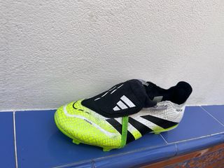 Botas de fútbol Adidas Predator verdes y blancas