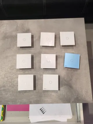 Interruptores Livolo Blancos y Azules