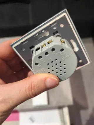 Interruptores Livolo Blancos y Azules