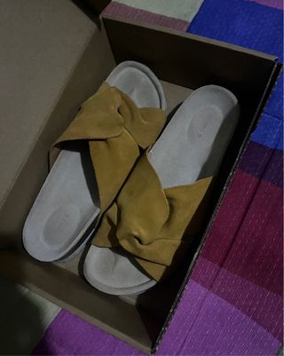 Sandalias Oysho Mostaza Talla 38