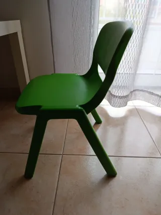 Cadeira escolar verde