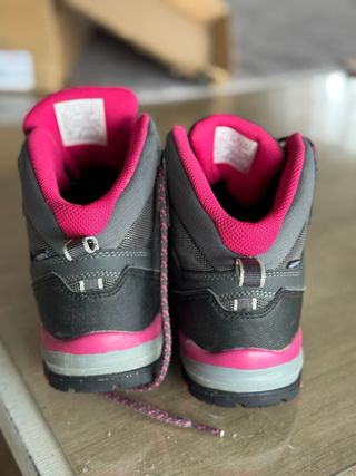Botas de montaña niña grises y rosas. Número 35.