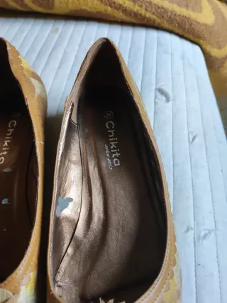 Zapatos Chikita Beige y Dorado Talla 39