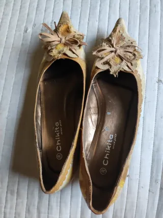 Zapatos Chikita Beige y Dorado Talla 39