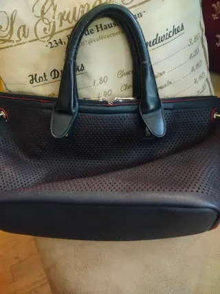 Borsa Desigual traforata nera e rossa