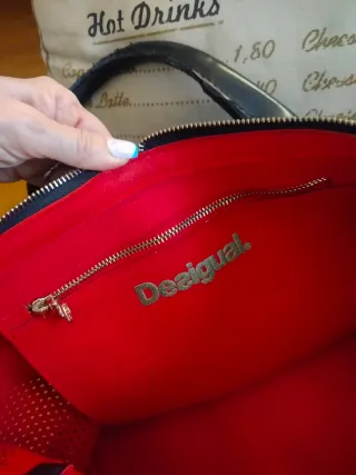 Borsa Desigual traforata nera e rossa