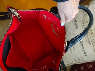 Borsa Desigual traforata nera e rossa