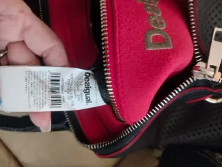 Borsa Desigual traforata nera e rossa