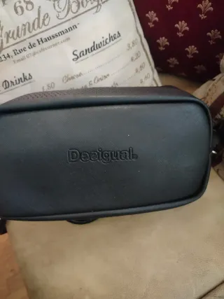 Borsa Desigual traforata nera e rossa