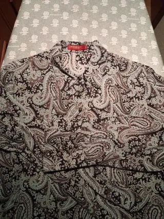 4 Camisas de mujer de Burberry y otras, Talla 44/M