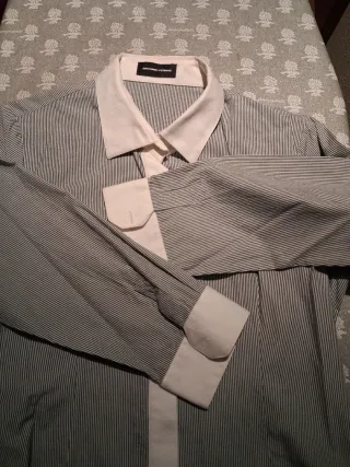 4 Camisas de mujer de Burberry y otras, Talla 44/M