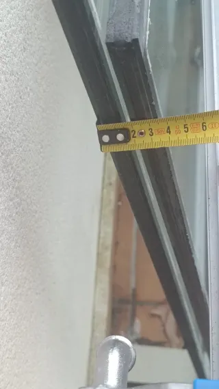 Ventanal con puerta aluminio gris. Navalcarnero