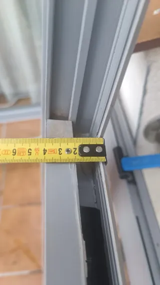 Ventanal con puerta aluminio gris. Navalcarnero