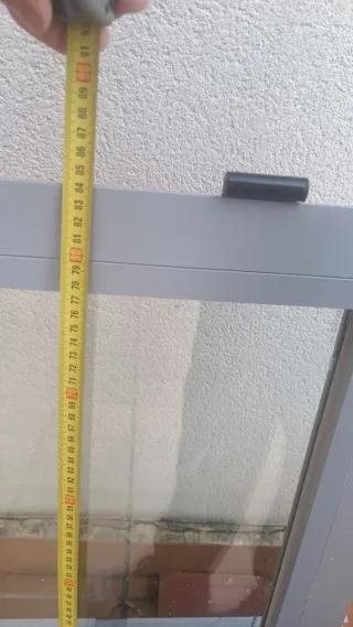 Ventanal con puerta aluminio gris. Navalcarnero