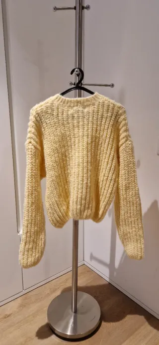 Camisola de malha amarela