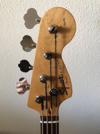 PACK BAJO ELECTRICO SQUIER CASCOS ACCESORIOS