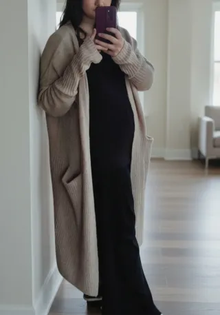 Cardigan lungo beige con tasche