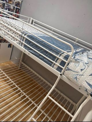 Litera de metal blanca