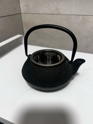 Tetera de hierro fundido negra