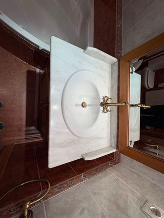 Mueble de baño madera maciza con encimera mármol