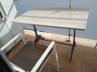 Mesa Mármol y 2 Sillas Exterior