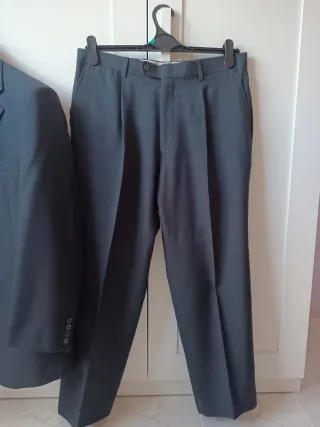 Traje azul marino de Hombre, In Extenso