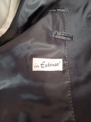 Traje azul marino de Hombre, In Extenso