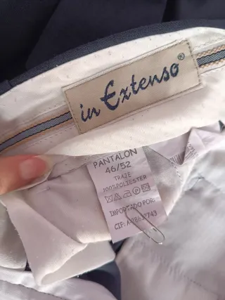 Traje azul marino de Hombre, In Extenso