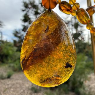 Collar de ámbar con colgante