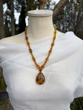 Collar de ámbar con colgante