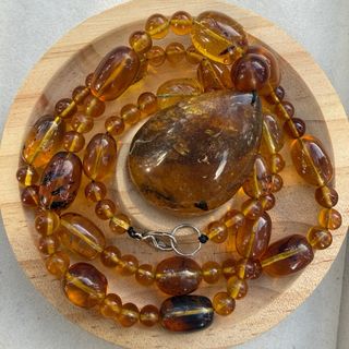 Collar de ámbar con colgante