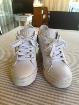 Skechers Blancas y Doradas