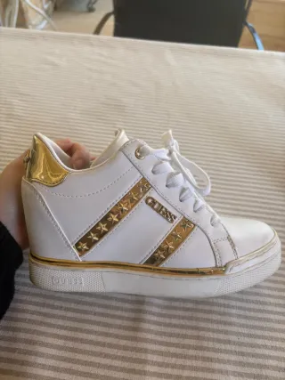 Skechers Blancas y Doradas