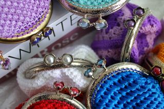 Monederos artesanales de hilo italiano