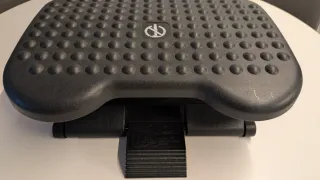 Reposapiés elevable negro