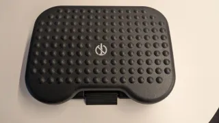 Reposapiés elevable negro