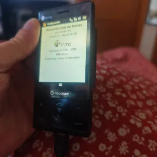 Móvil vintage HTC con  cargador y Batería