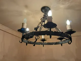 Lámpara de forja rústica