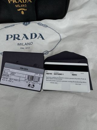 Bolso Prada Negro y Dorado