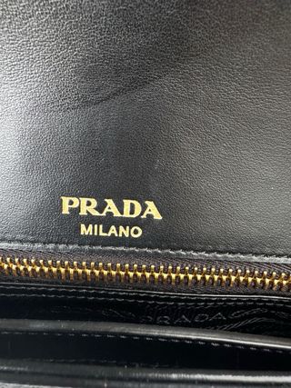 Bolso Prada Negro y Dorado