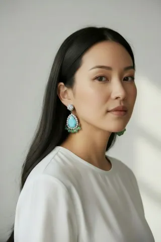 Orecchini con pietre dure e strass