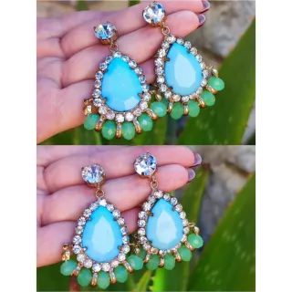 Orecchini con pietre dure e strass