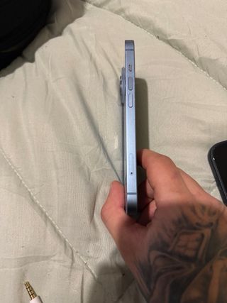 iPhone 14 128GB Azul - Parte trasera rota