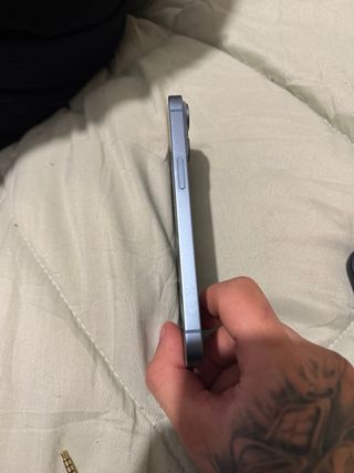 iPhone 14 128GB Azul - Parte trasera rota